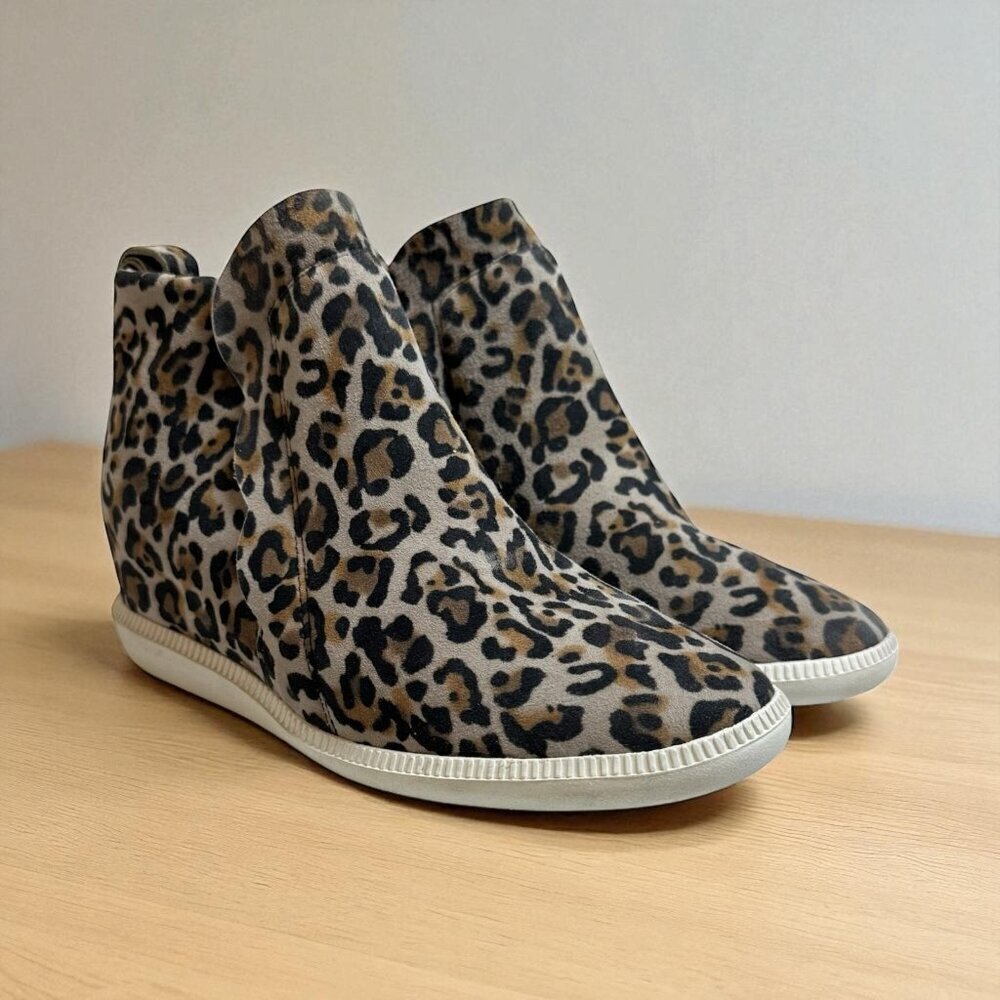 Kate Spade Wilkes Brown Leopard Print Suede Scalloped Wedge Sneaker Size 7.5
